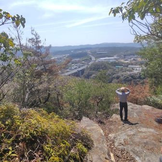 休憩にはもってこいの場所
テーブルとイスがあります