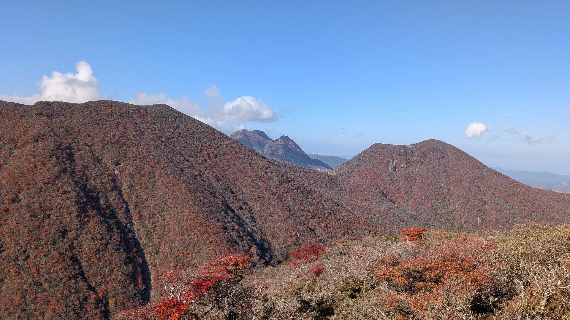 右に平治岳
奥に先週登った三俣山