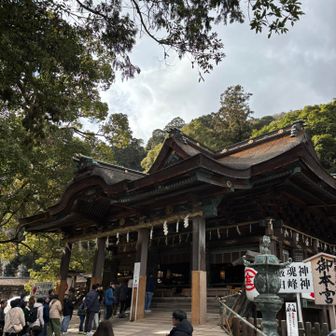 もちろん、たくさんの人も訪れていました。