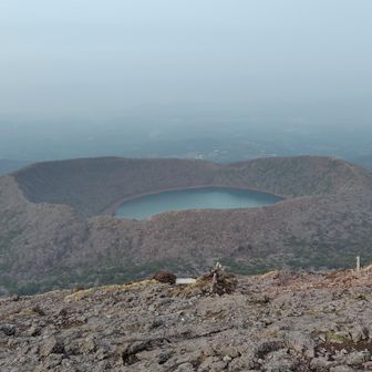 山頂から『大浪池』👀