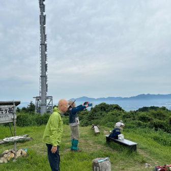 　　朝日岳山頂からおはようございます☀