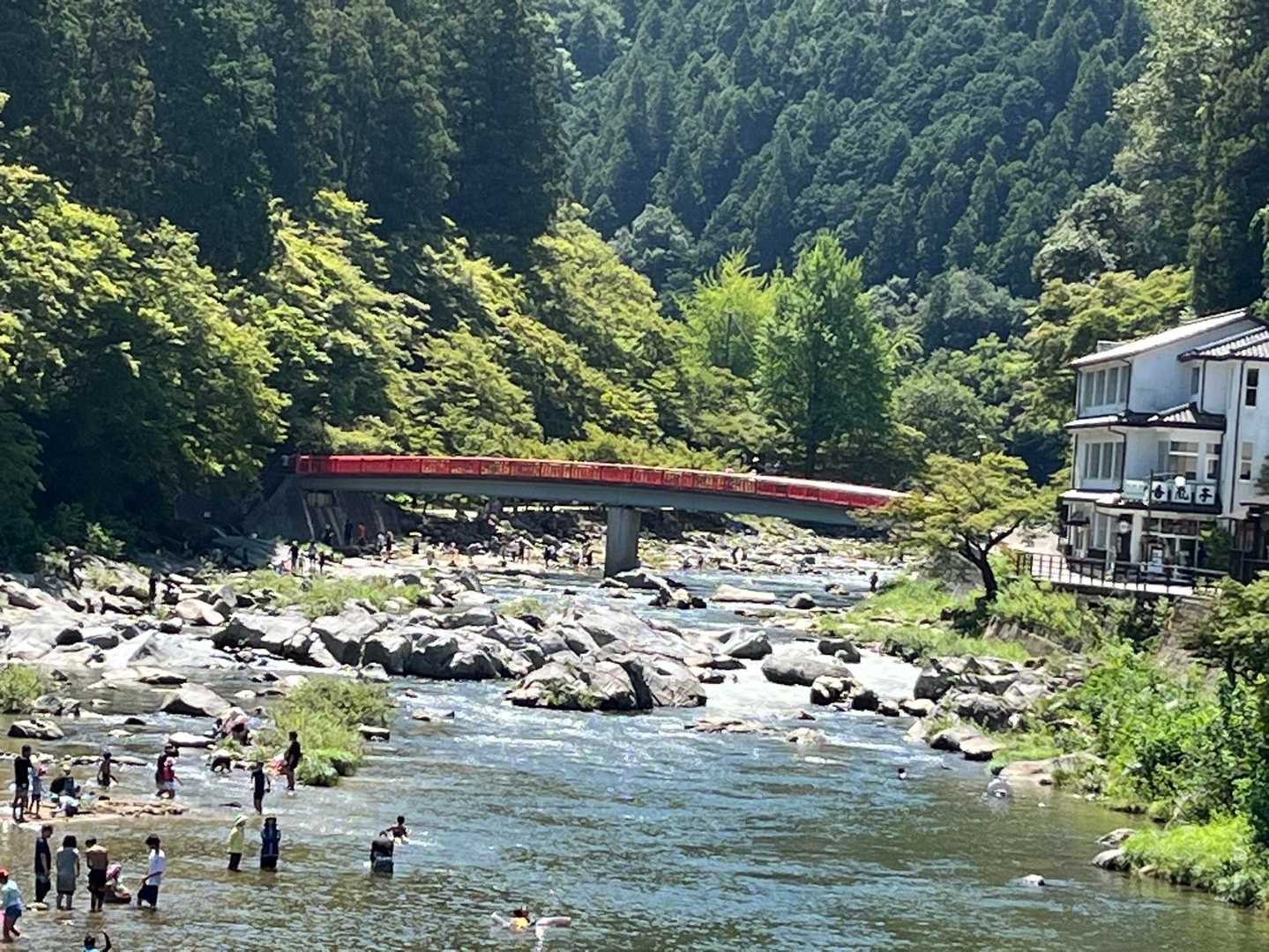 暑い暑い
人はここに集まるね