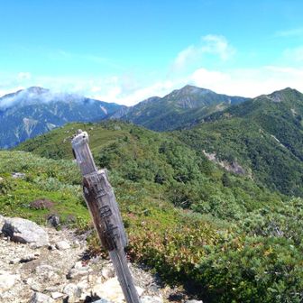 希望峰にザックを置いて
仁田岳へ
いい展望台です👍