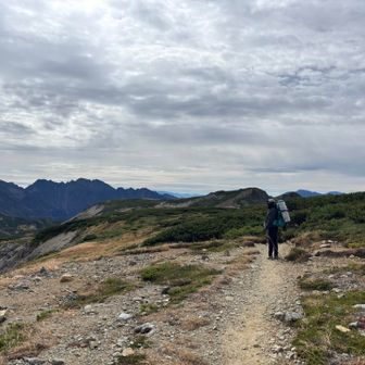 丸山の広い平原抜けると、