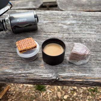 コーヒーとバームクーヘンとお菓子諸々
また、登ったよりカロリーをとってしまった🤣
これがいいんです☺️癒しの時間⏰