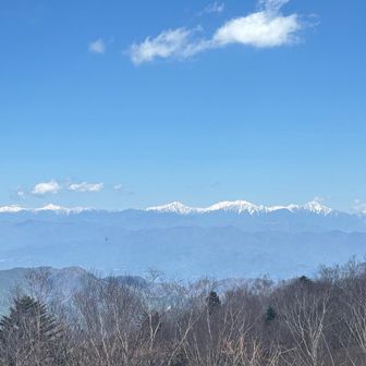頂上手前のアルプス展望台からの南アルプス🏔️
東方向はなかなか澄んでるぞっ🤗