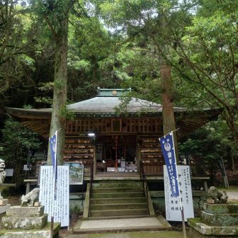 諭鶴羽神社まで下ってきました。