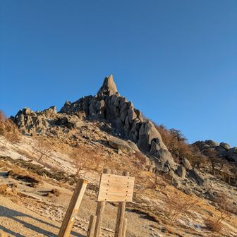 地蔵岳登頂🙌
2度目です😊
ここだけ爆風🌬️でした😆
少し飛ばされそうに😂