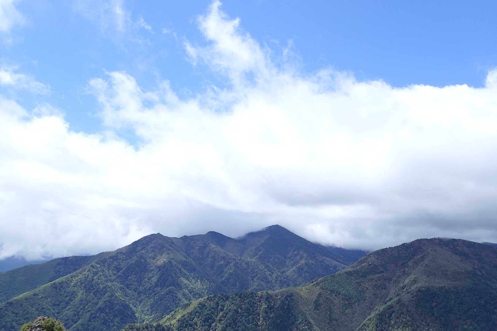 鶏冠山（西沢渓谷入口）の写真