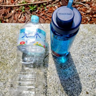 神社で小休止
水2㍑枯渇💧LAST600ml💧と炭酸