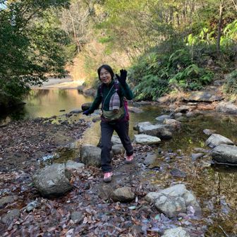 最後の渡渉
もう慣れたので、カメラを出してる間にみんなさっさと渡ってしまってた😅
さて、ここからバス停まで25分で行かないと団体さんの帰還に巻き込まれてしまうので、競歩の様に歩く💨💦