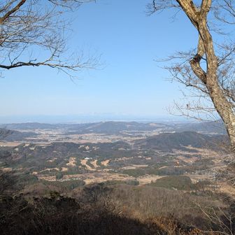 霞の向こうに日光連山が見えました