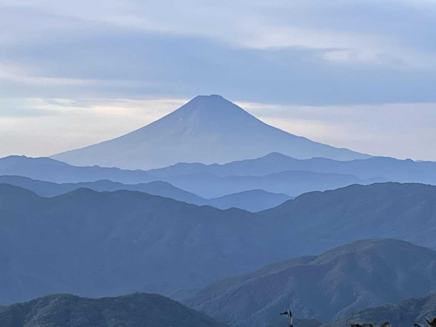もいひとつの笠取山山頂から見た富士山。