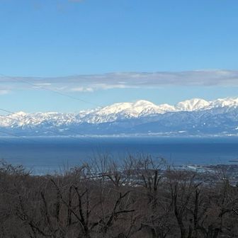 海と真っ白な立山連峰が綺麗〜✨✨


天候がくずれる前の雲発生してる☁️
以前聞いた事あります。