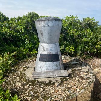 岩場を乗り越え山頂
汗だく💦です