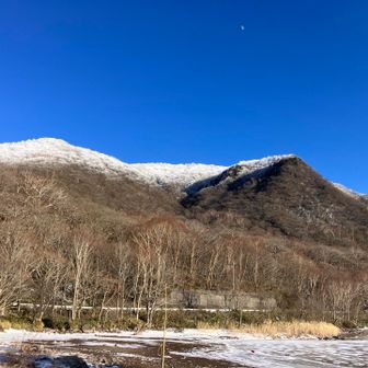 神社の駐車場から