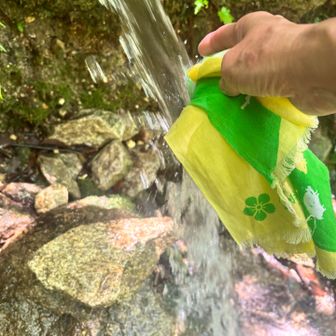 五合目水場で手拭いを濡らし首に巻く
暑い日はありがたい👍