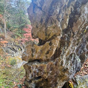弁慶の腕抜き岩（角度変えて撮影）