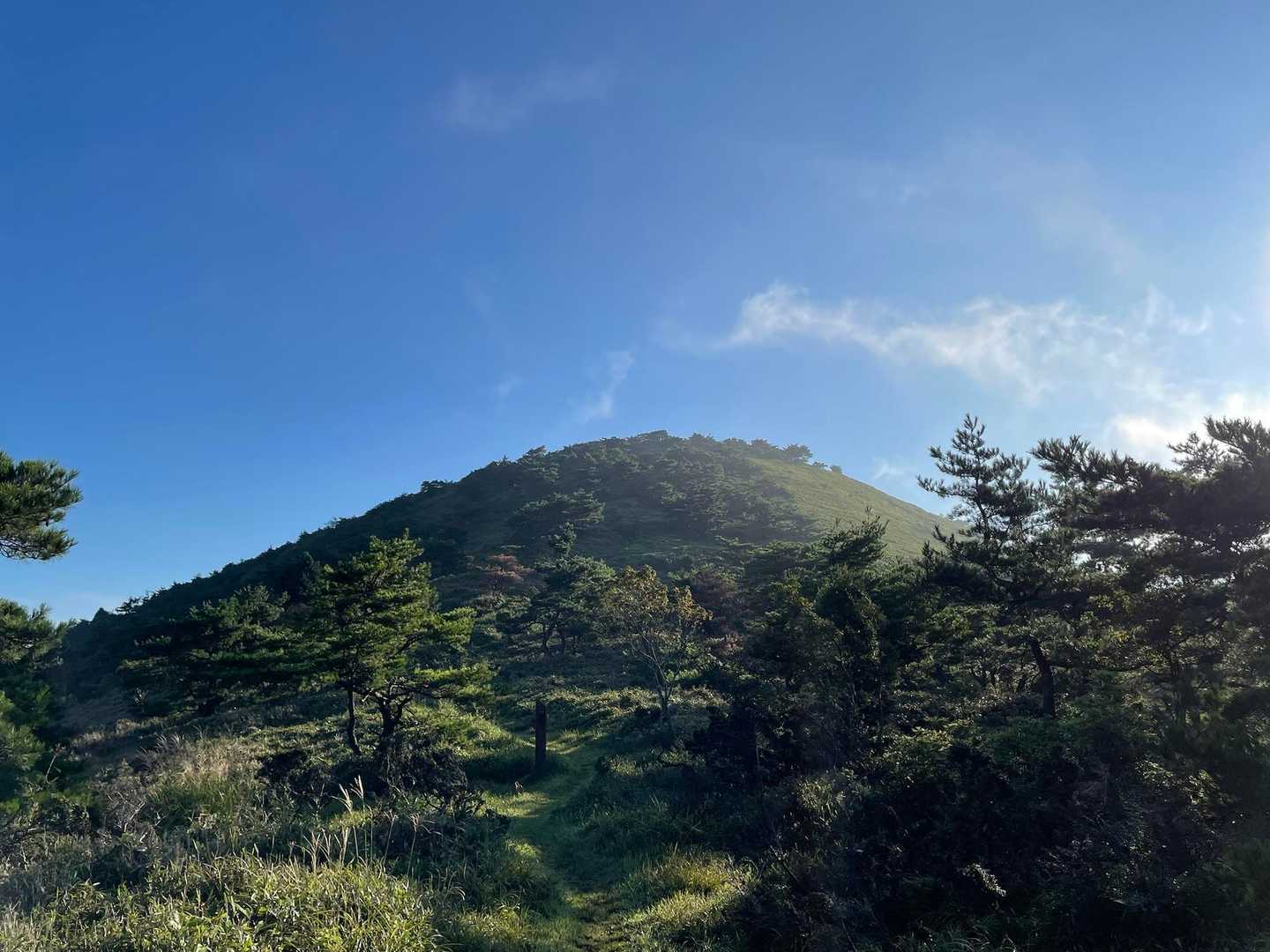 鍋塚のなだらかな山の形きれいだな