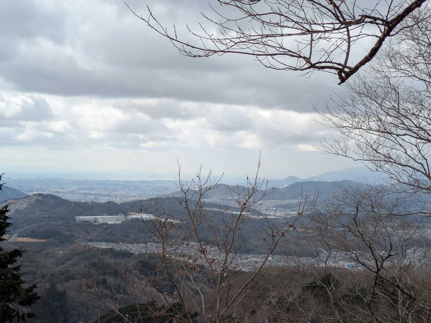 Viewポイントに‼️
手前は中山連山、奥は甲山と六甲山系😍
大阪湾も見えました😊