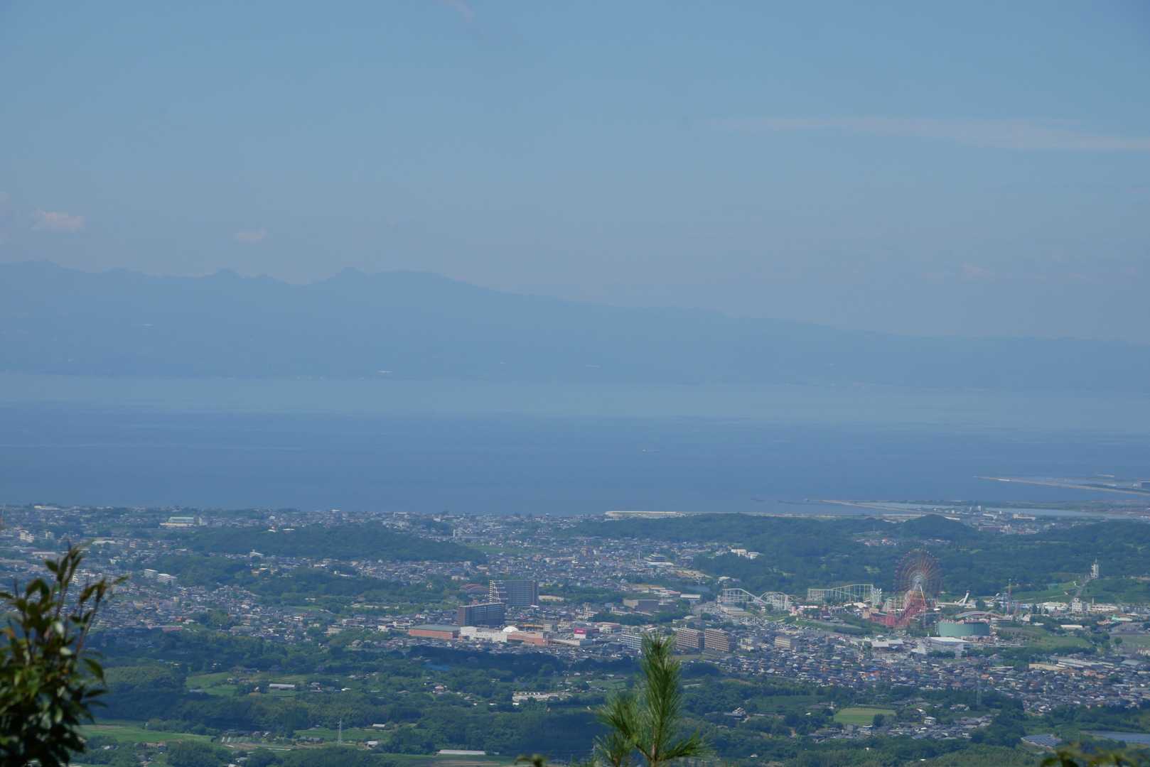 向こうには多良山系