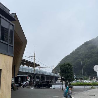 高尾山口駅まで戻って来ました‼️
ずっと小雨の中の山行でした🌧️