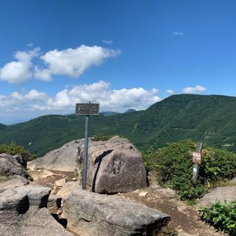 破風岳山頂1,999m