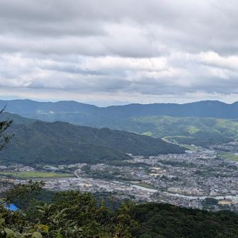 塔尾到着
市街地と風車