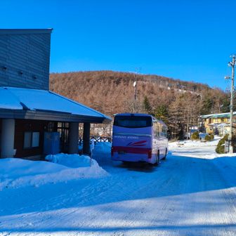 下山しました😊
最後スキー場にスノーシューを持ったソロの男性がいたので声を掛けたら、池の平に行ったとの事でした。