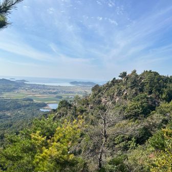 勘十郎岳と思ってくつろいでいたら、隣が勘十郎でした(^^;
道理で山頂標識がないはずだ。