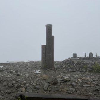 気温11°風もなく暖かい
少し先まで