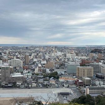そしていつもの湊山へ
大山はっきりみえますが
空模様が怪しい‥