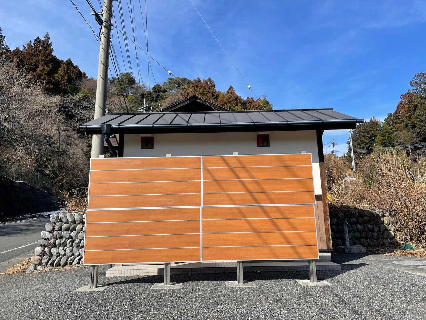 とてもきれいなトイレ　手袋やストックしまったり整えました