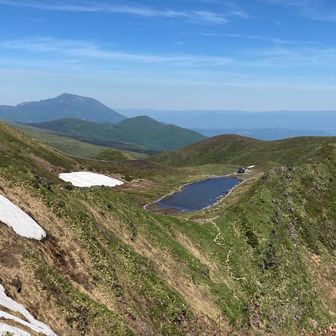 阿弥陀池と岩手山