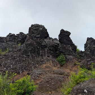 昔噴火🌋で火山岩沢山ここだけありました。