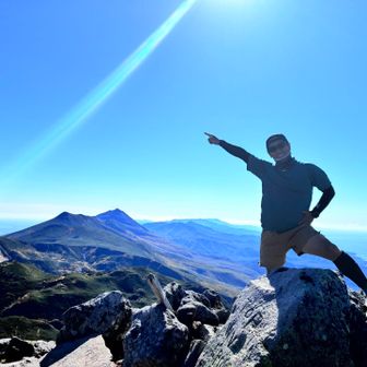 先日、みっつさんも北海道100名山完登したので、お祝い兼ねてポーズをパクる😎