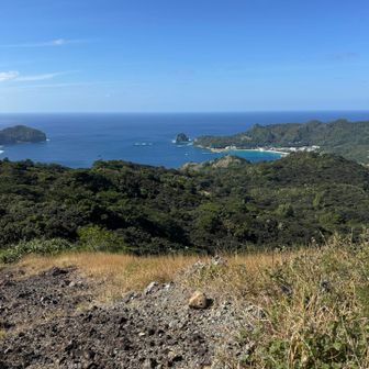巨石の上からの展望。
三角点や山頂標識は無いが展望は抜群！