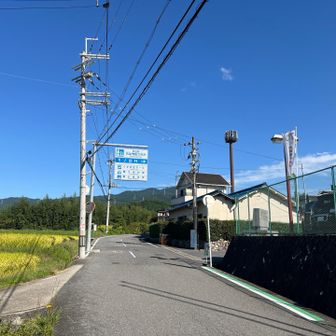 以前は金剛バスが道の駅まで来ていましたが廃止になったのでしばらく歩いた先の森屋バス停へ向かう。