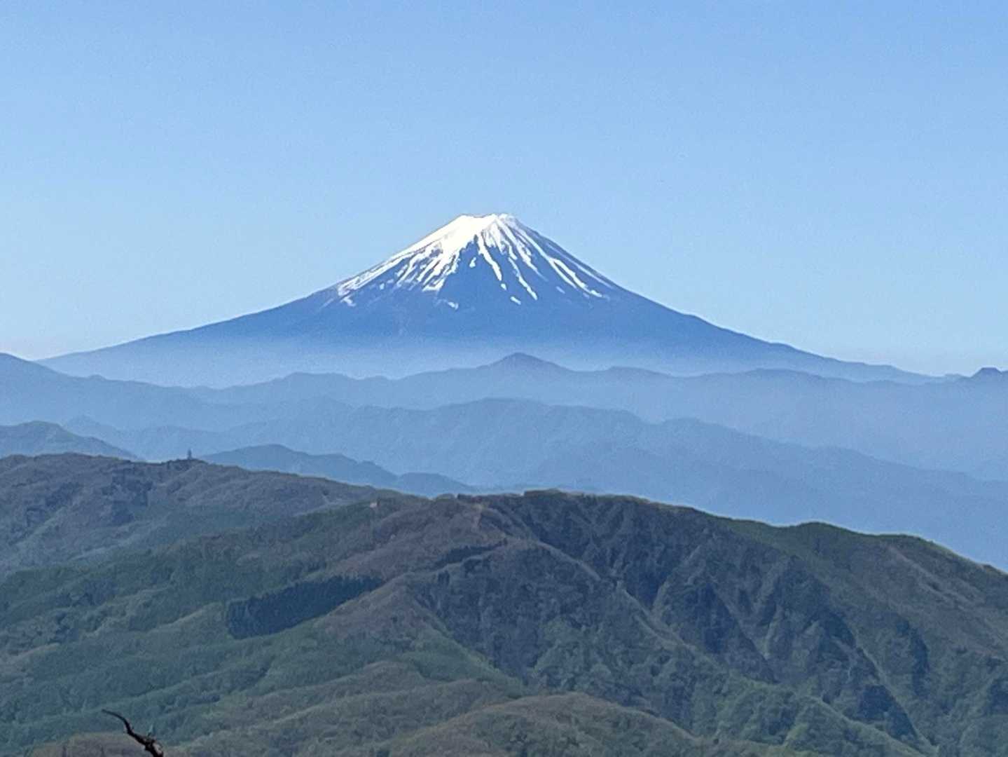 雁坂峠も良かったけど、こっちの方がすごい👍
大菩薩からの富士山に似てるなと思いましたが、当たり前ですね(すぐお隣ですし)