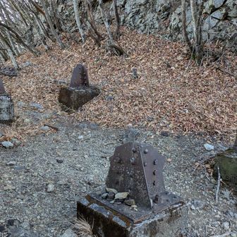 麓の秩父鉱山の架空索道の支柱跡？