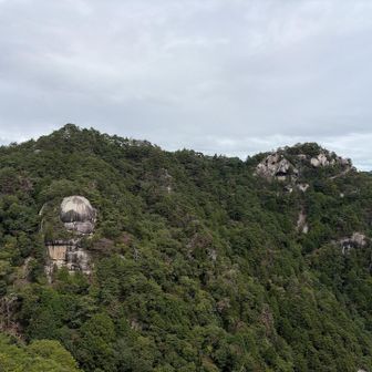 向かいにこれから行く羅漢寺山