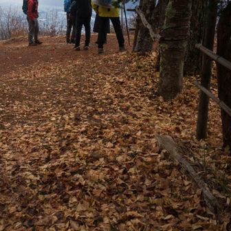 みなさんで社務所前で忘年会