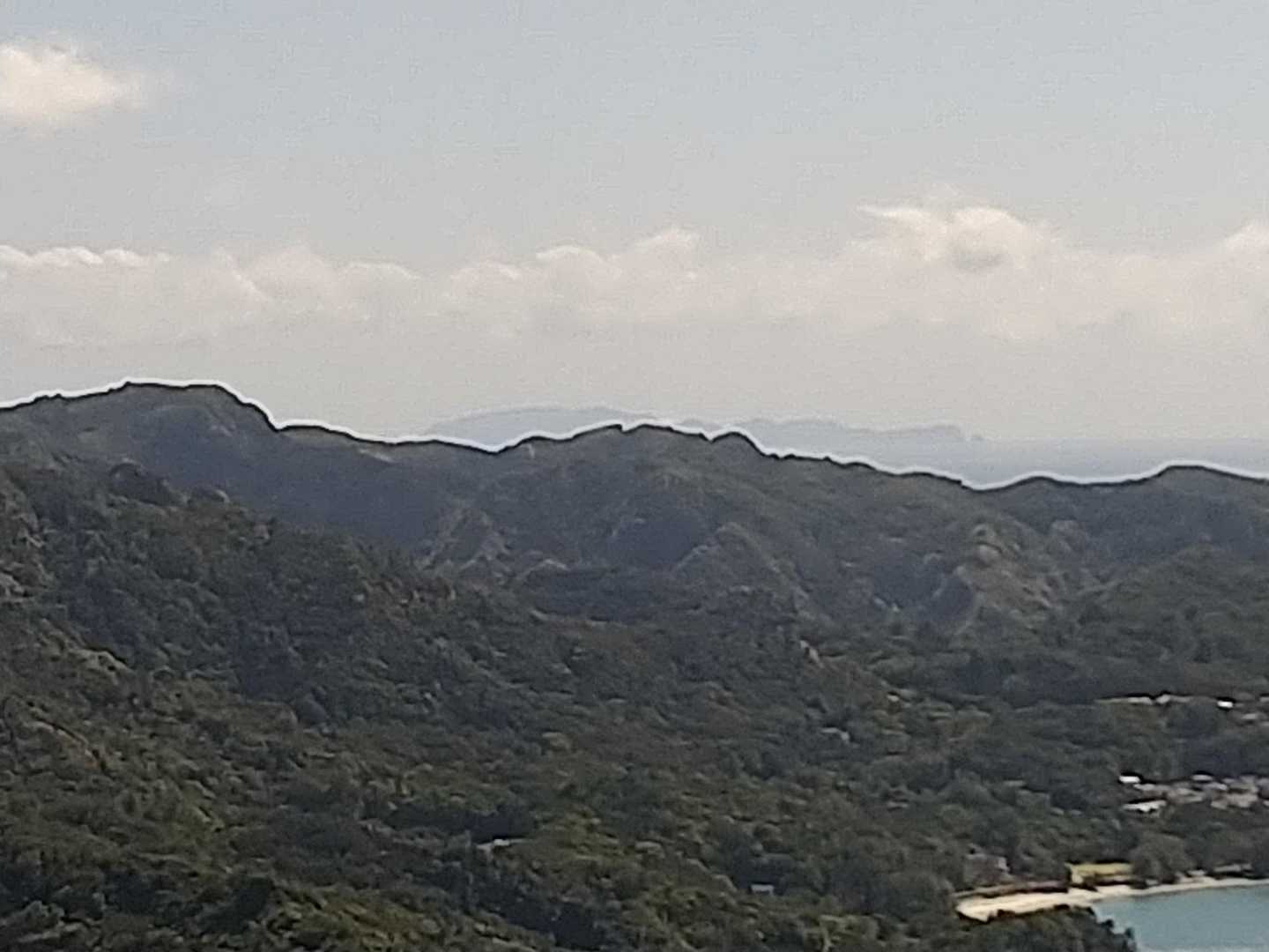 向こうに薄っすら見えるのは母島ではないでしょうか
母島は土曜日行く予定です