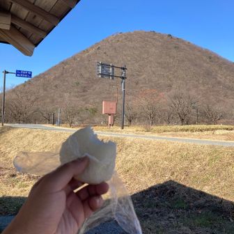 ちょっと休憩。榛名富士見ながらのおにぎり🍙