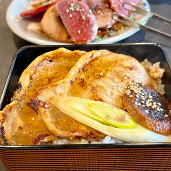 秩父名物味噌豚！
まだ先があるのに満腹