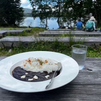 長蔵小屋が学校の遠足で激混みだったので、尾瀬沼山荘で昼食

尾瀬沼山荘のランチはお値段高め、味は素晴らしい👏