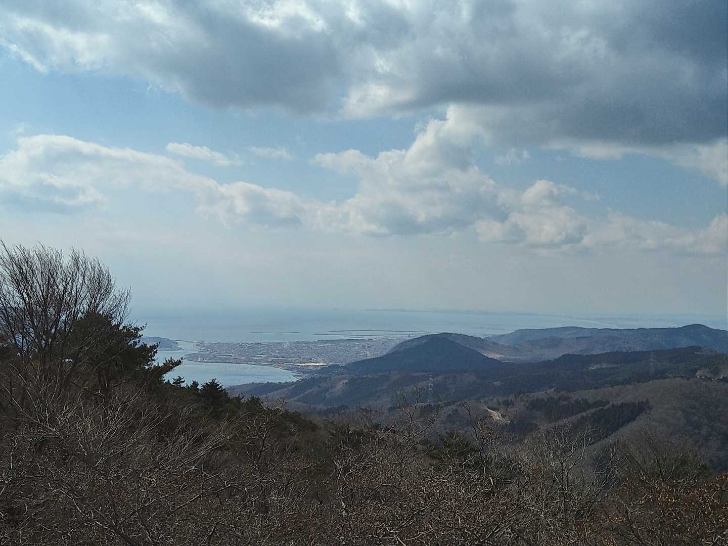 万石浦から石巻湾🌊
右に目を移すと…