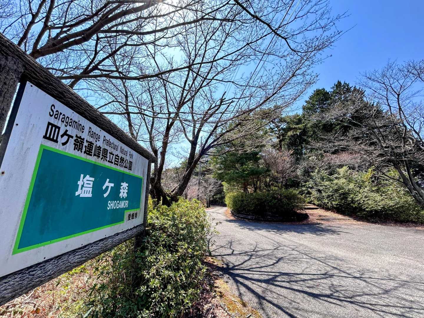 ここを右奥へ進みます
