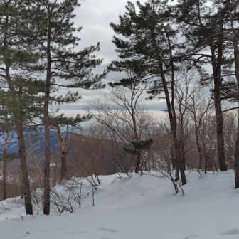 明日は大寒波襲来、防風雪確実の状況ながら、多くの登山者が幕営の装いで続々と上がってきました。気合入ってますね～