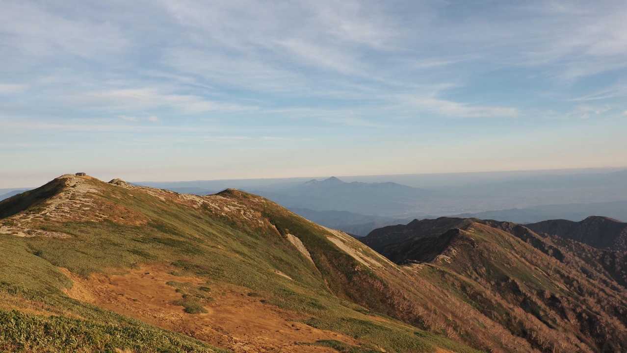 飯豊山、晩秋の稜線テン泊 の写真 25